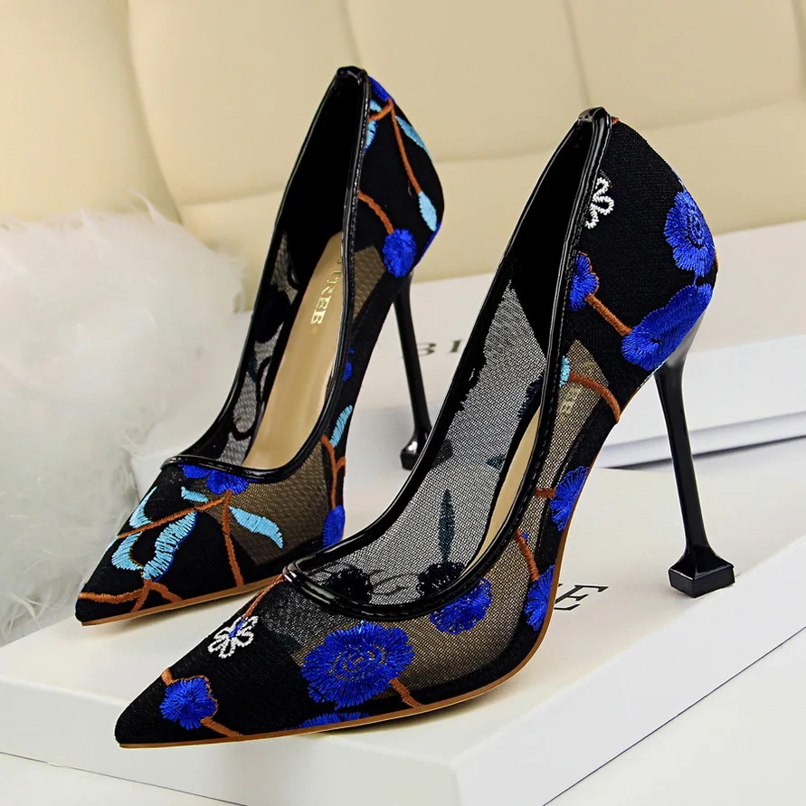 

European American Wind High With Dance Pointed Flowers Embroidered Lace Bud Silky Hollow Sexy Nightclub Shoes Woman Banquet