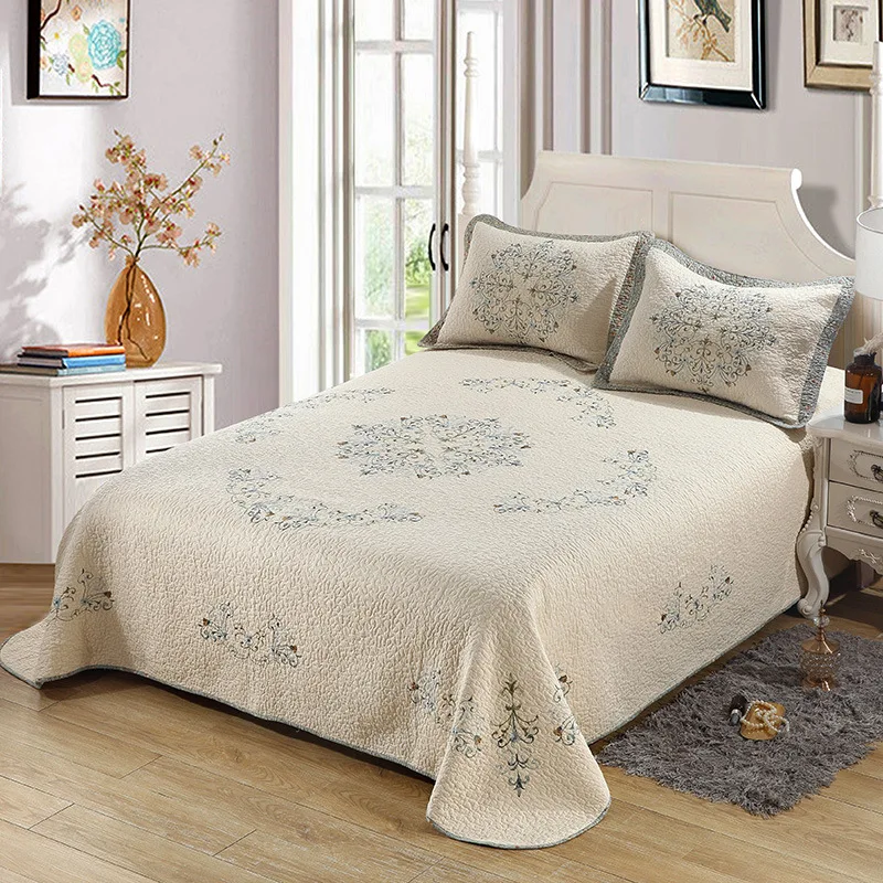 

CHAUSUB Oversize Cotton Bedspread Quilts 3PCS European Embroidered King Size Bedspread on the Bed Summer Coverlet Comforter Sets