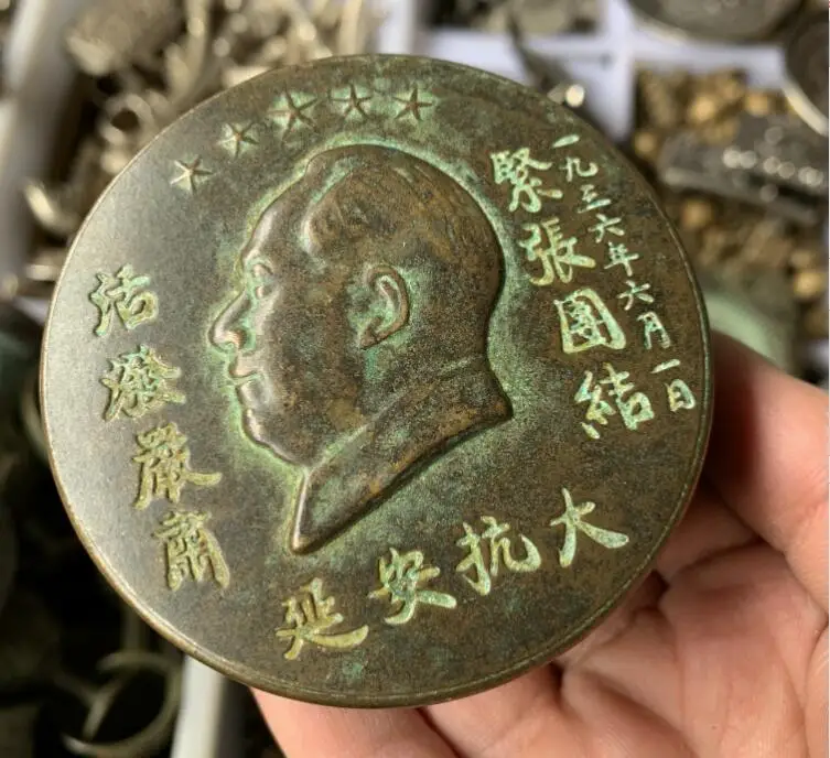 

Make old bronze ink cartridges relief carvings Chairman Mao's head portraits calligraphy and painting supplies