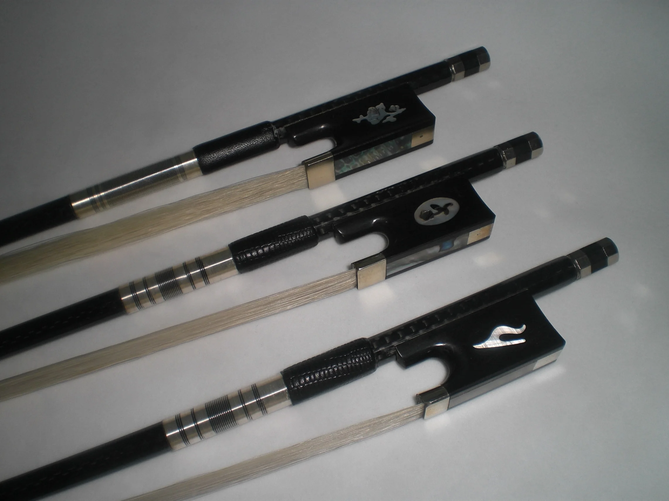 

3 PCs Quality Carbon Fiber Violin Bow with Different Ebony Frog All 4/4 Cooper Amounted