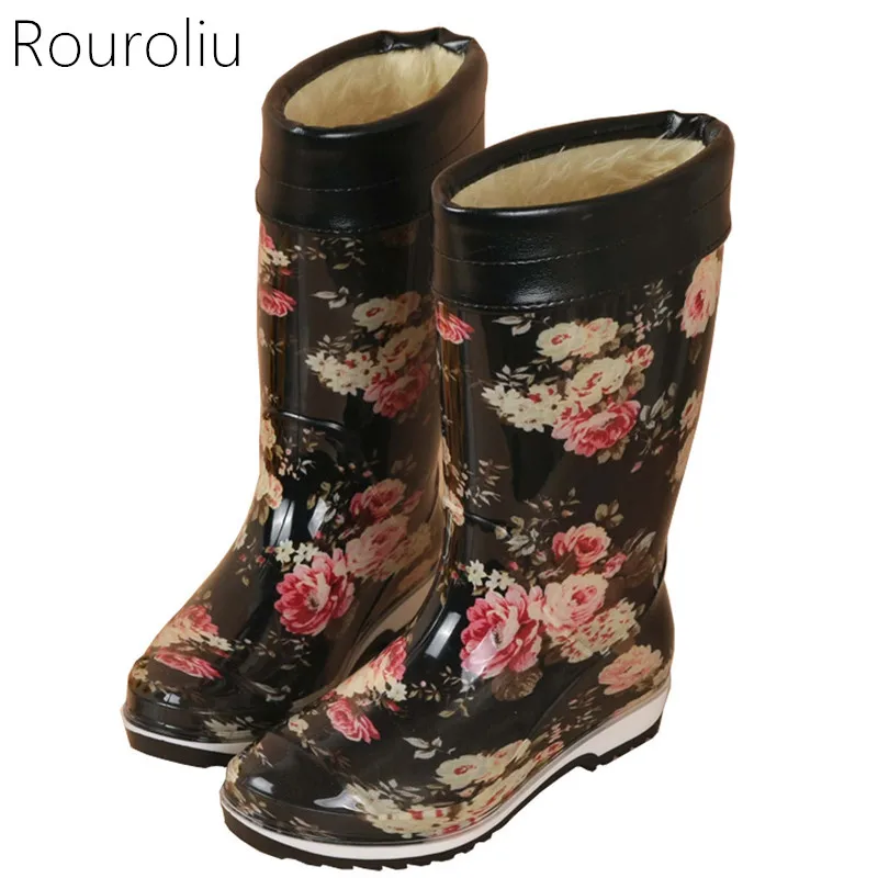 

Rouroliu Women PVC Rain Boots Winter Anti-slip Warm Plush Floral Rainboots Waterproof Water Shoes Woman Wellies RS26