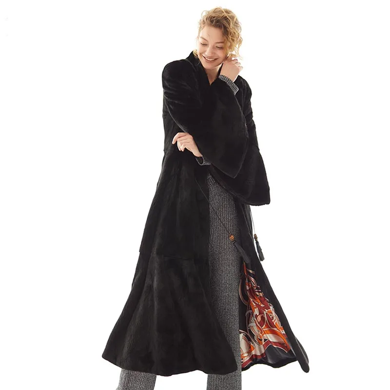 เสื้อโค้ทขนมิงค์สำหรับผู้หญิง แบรนด์ Ftangaiur รุ่น Winter คอวี ทรงเข้ารูป กระชับเอว  ขนแท้ ขนาดกลาง