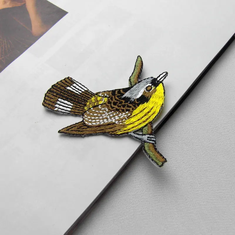 Hot Sale Beautiful Green Pink Yellow Bird Patches Embroidered  Iron On Patch For Clothing Sticker Badge