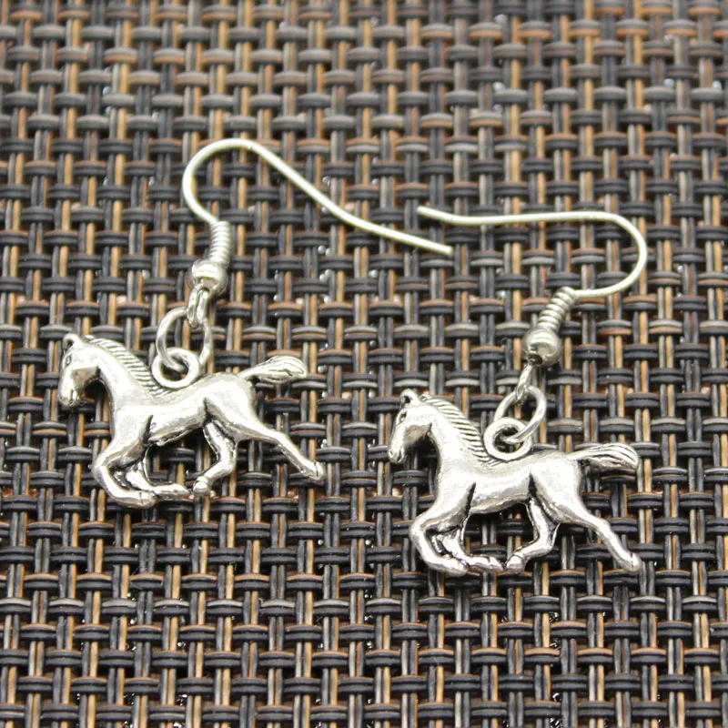 New Fashion Handmade Running Horse Walking Steed Pendants Silver Color Earrings For Womens Style