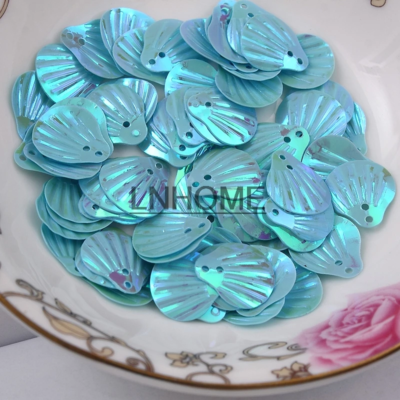 400pcs 18mm Large Shell Sequins Loose PVC Sequins for Crafts Sewing DIY Dance Dress Clothing Accessories Light Blue AB Confetti