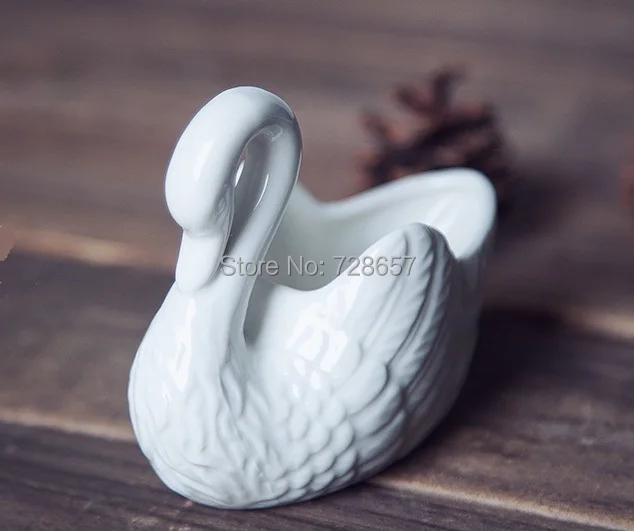 Classical Ceramics Swan Candle Holder Decorative Porcelain Cygnet Miniature Flower Pot Home Ornament Art and Craft Accessories