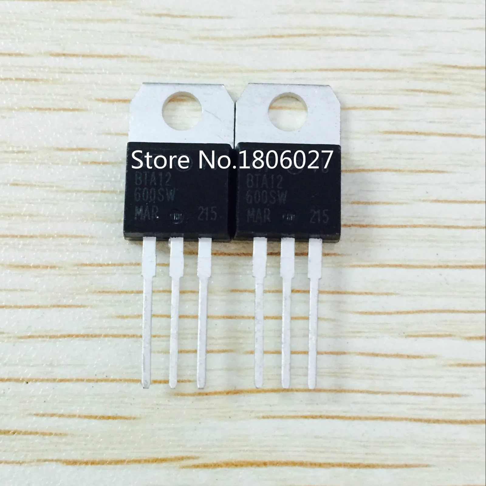 Send free 20PCS   BTA12-600SW     TO-220  The bidirectional thyristor