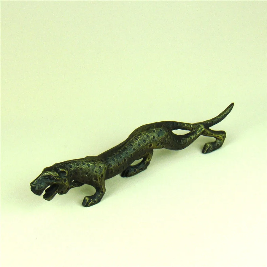 

Handmade Copper Panther Sculpture Antique Metal Leopard Statue Wildlife Decor Art and Craft Embellishment Accessories Furnishing