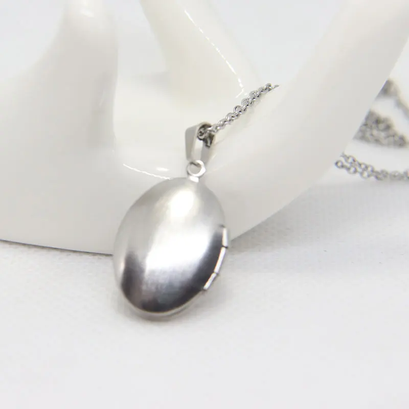 1pc Cute Tiny Plain Oval Shell Photo Frame Pendant Stainless Steel Charms Locket Necklaces Women Men Fashion Memorial Jewelry