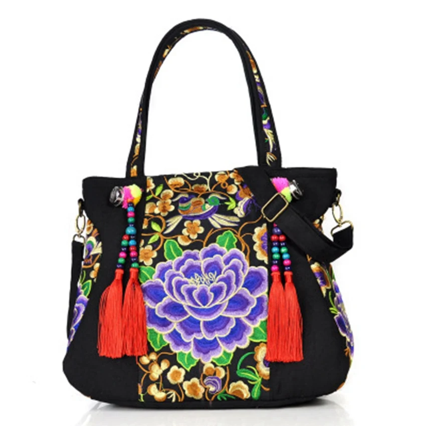 New Yunnan ethnic style fashion embroidery bag featuring national embroidery shoulder bag holiday package