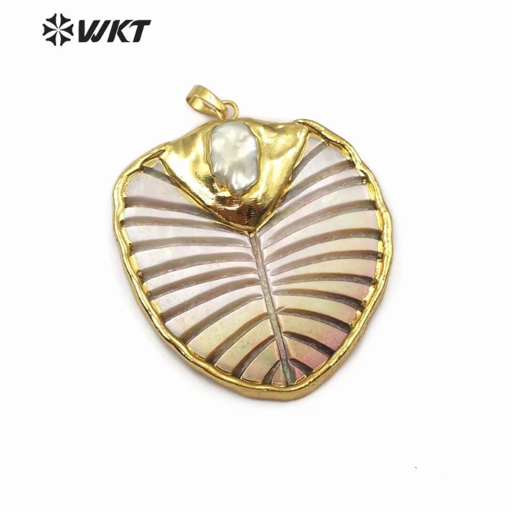 

WT-JP100 Natural Sea Shell Pendant Handmade Carved Grey Shell Pendant With Pearl Charm Gold Bezel Pendant For Shell Necklace