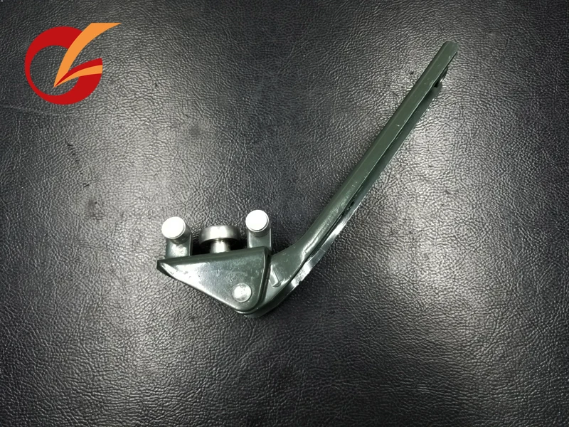 use for nissan urvan E24 sliding door roller middle braket