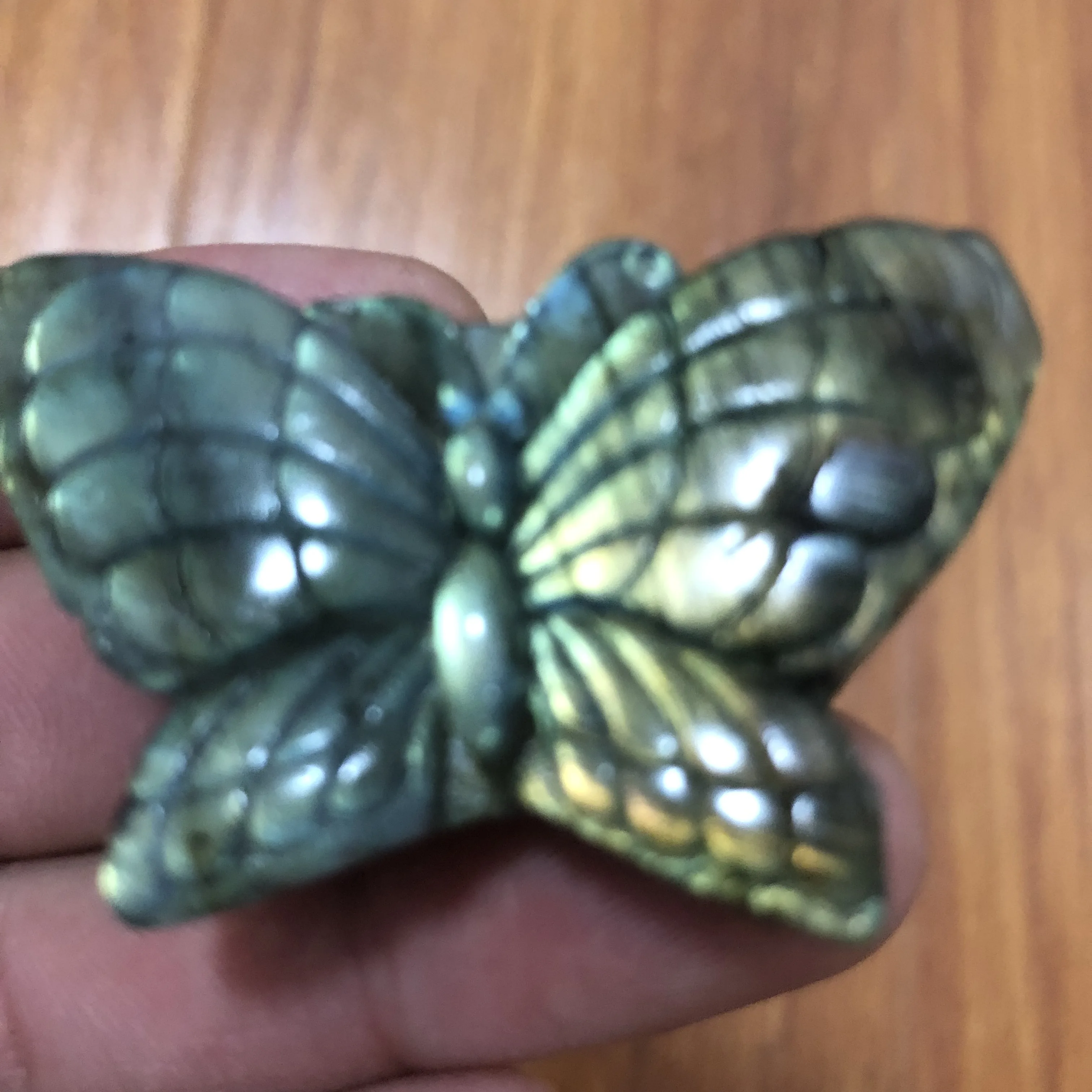 1pcs Muito raro rico gemas naturais labradorite esculpida borboleta azul