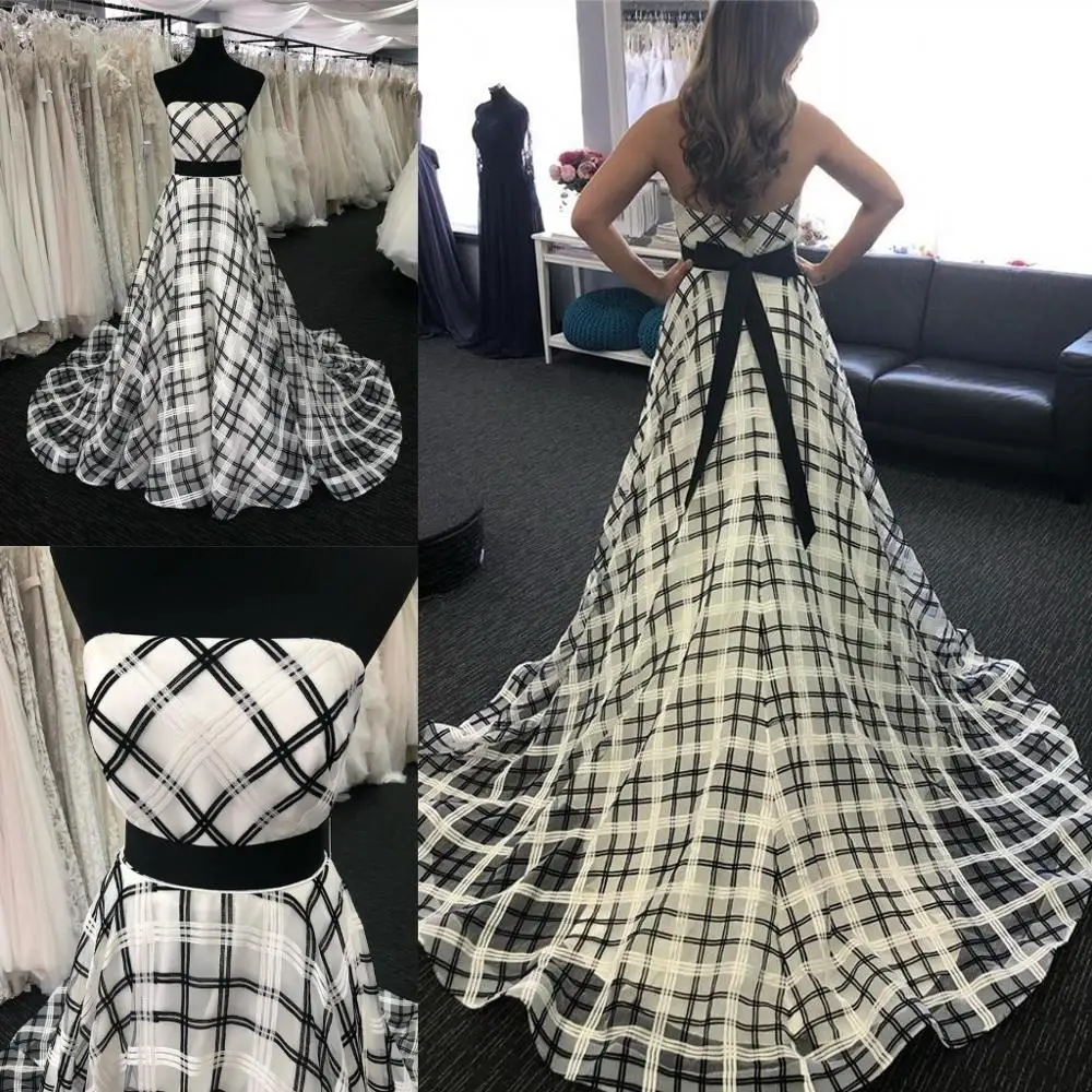 Black and White Wedding Dresses 2019 A Line Strapless Neckline Romantic abiti da sposa Contrast Beach robe mariage Maternity