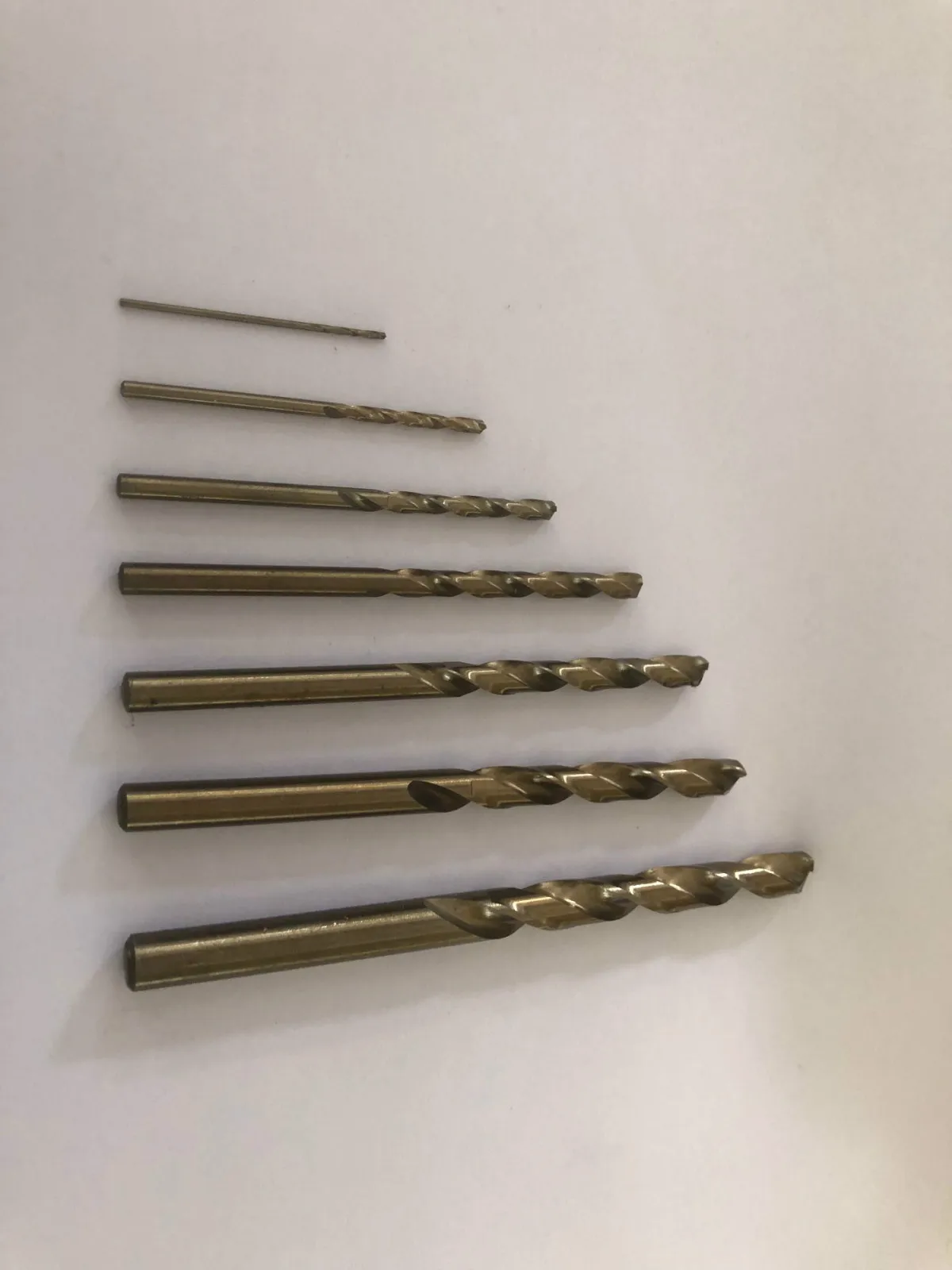 6 6,0 6,1 6,2 6,3 6,4 6,5 6,6 6,7 6,8 6,9 7,0 mm HSS-CO M35 Wiertła kręte z chwytem prostym ze stali kobaltowej do stali nierdzewnej
