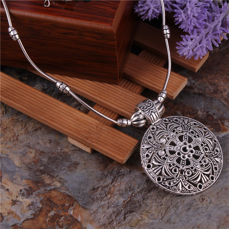 Tibetan Jewelry Vintage Silver Plated Bohemian Hollow Carved Round Pendants Necklaces Chain Necklaces For Women Bijouterie Femme