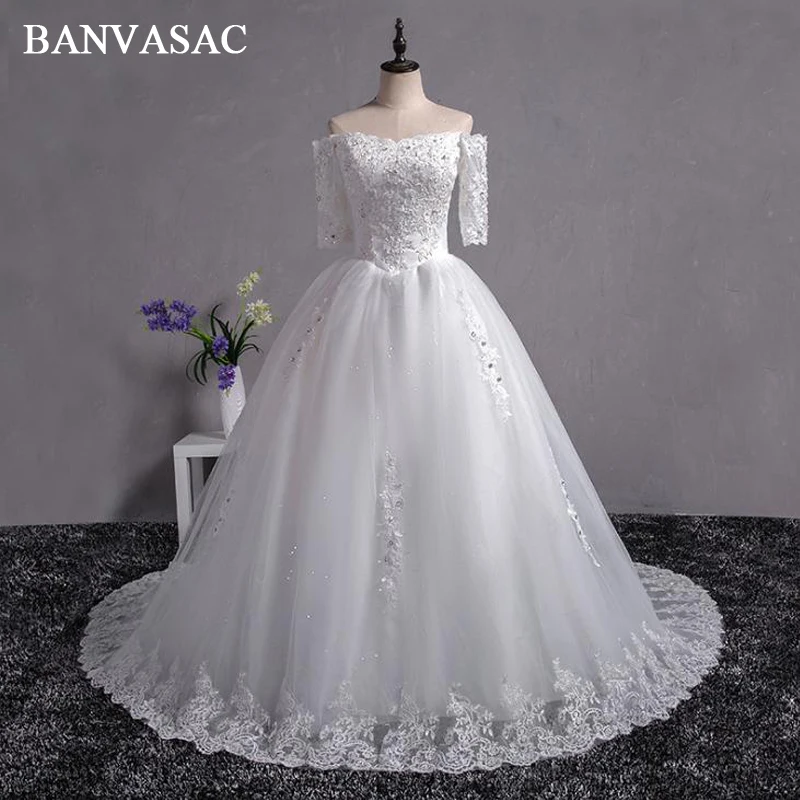 BANVASAC 2018 Appliques Del Merletto Boat Neck Abito di Sfera Abiti Da Sposa Cristalli Vintage Mezza Manica Corte Treno Abiti Da Sposa