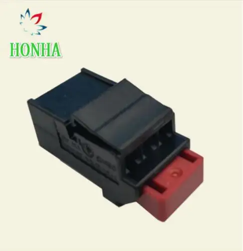 

Free shipping 3 pin 7N0 972 703 7N0972703 female wiring harness auto connector cable housing connector