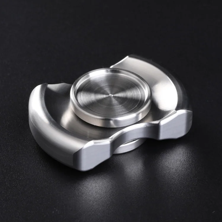 ما هو حقًا قلم الدوران المعدني الصغير الذي يُسمى Knife Spinner؟ تجربتي الحقيقية معه كأداة للهدوء والتركيز