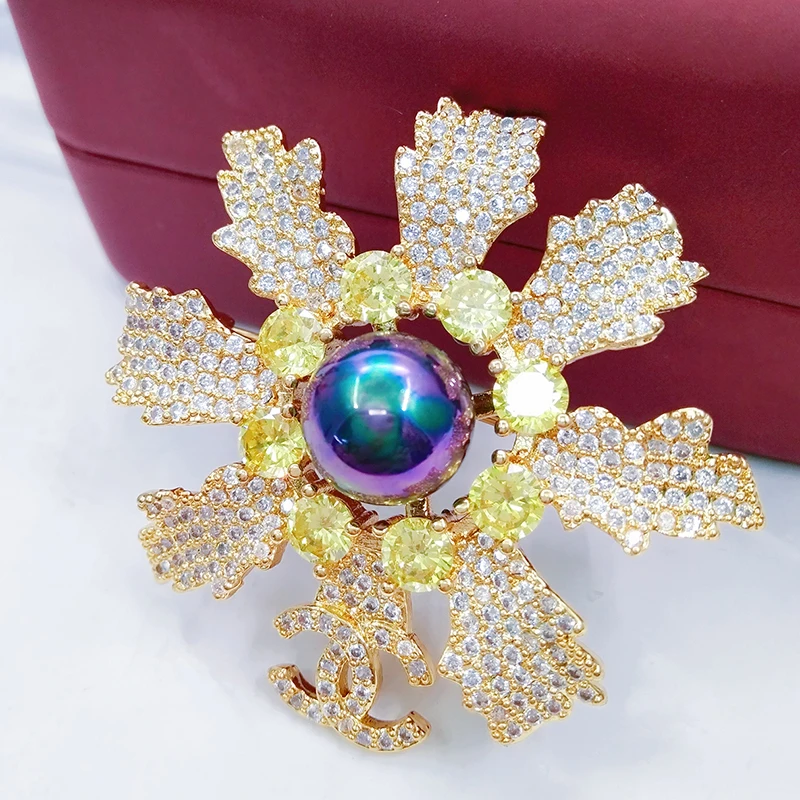 

Floral women brooch bouquet big brooches hijab pins and crystal simulated pearl brooches wedding gift woman gold color jewelry