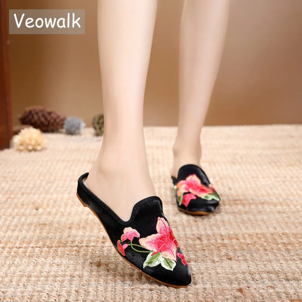 Veowalk Chinese Embroidered Women Flannel Cotton Flat Mules Slippers Pointed Toe Summer Ladies Casual Comfort Embroidery Shoes