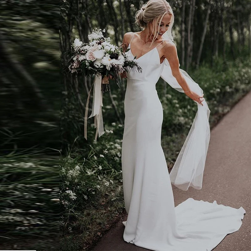 

Simple V-neck Beach Wedding Dresses Sleeveless Satin Boho Wedding Gowns Chapel Train White Ivory Spaghetti Straps Bridal Dresses