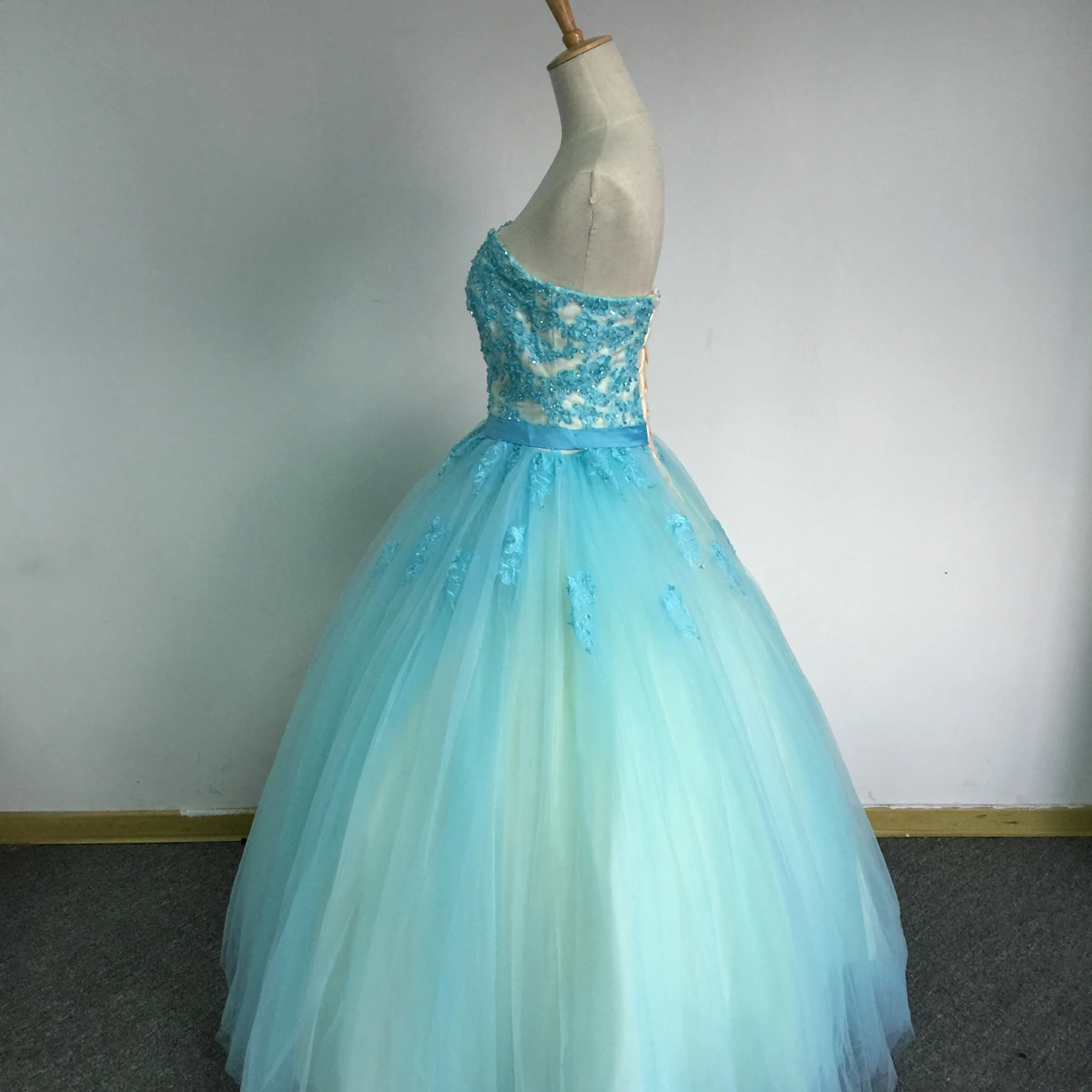 New Mint Green Quinceanera Dresses  Sweetheart Ball Gown Long Prom Dress Tulle Aooliques Beads Vestidos De 16 Anos