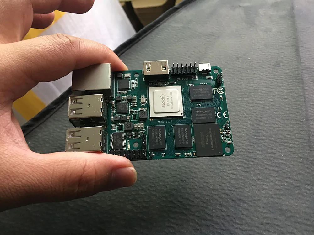 Miqi MiniPC, RK3288 แขนสี่แกน A17 การพัฒนา/คณะกรรมการการสาธิต 1.8 กิกะเฮิร์ตซ์ x4, open source อูบุนตู, แอนดรอยด์ HDMI 2 กิกะไบต์ DDR3 16 GeMMC