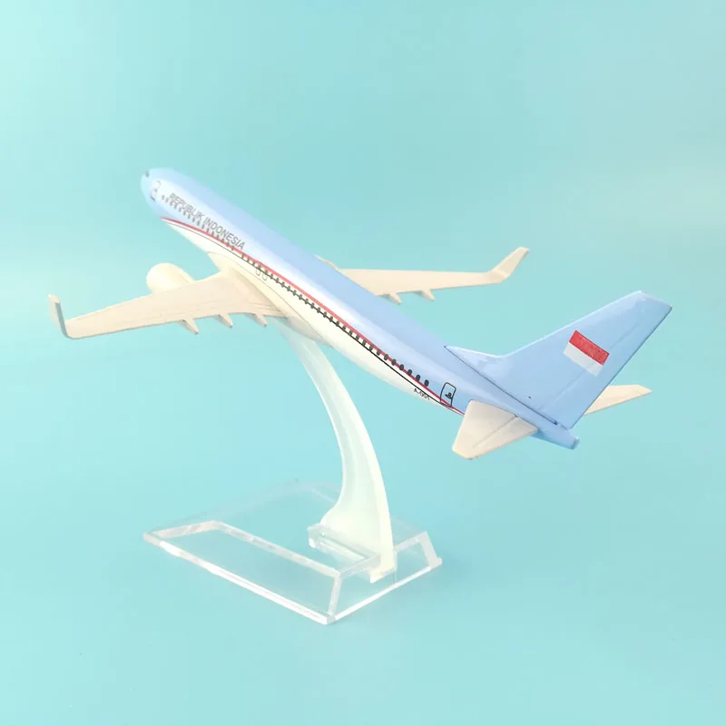 REPUBLIK INDONESIA Airlines model Boeing 737 Airplane 16CM Metal alloy diecast 1:400 airplane model toys for children