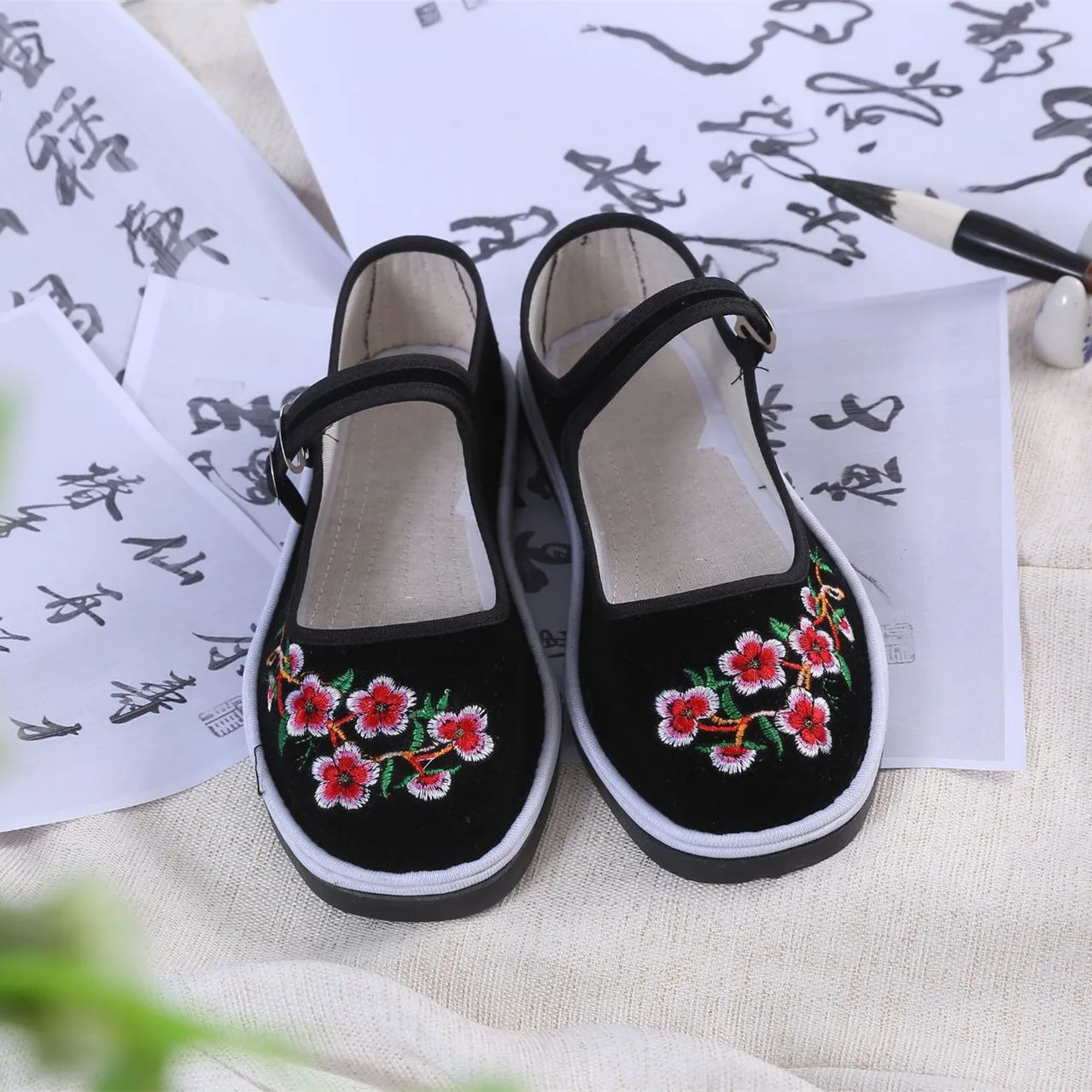 Chinese style cloth shoes women canvas shoes embroidered flower women flats shoes hibiscus square dance shoes ST350