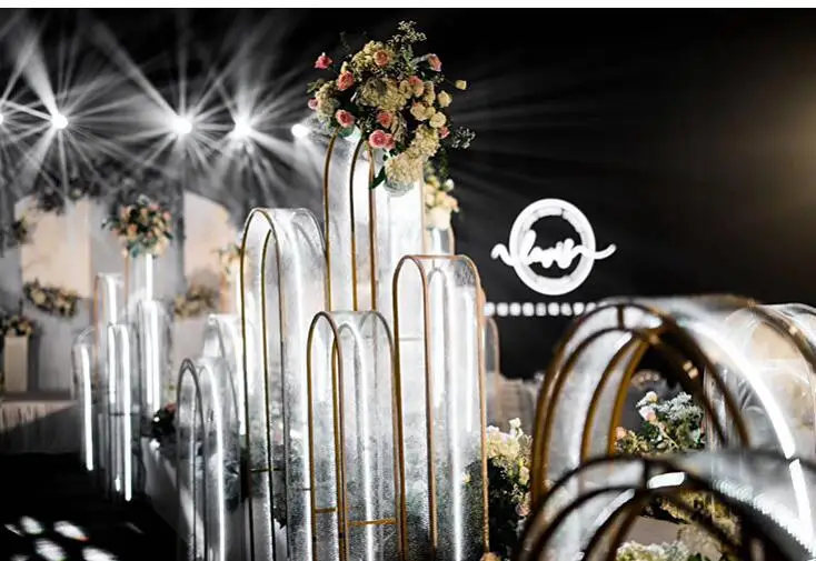 

Wedding props, wrought iron geometric arches, screens, Best Foot Forward road, wedding arrangemnet stage background decoration .