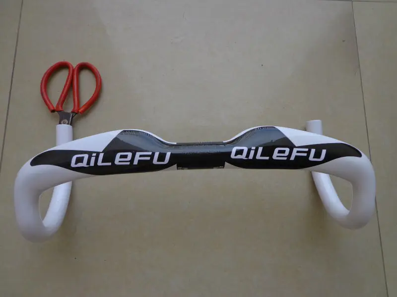 Rot-weißer QILEFU Road UD 3K Vollcarbon-Fahrradlenker, leichter Carbon-Fahrradlenker, 31,8*400/420/440 mm – Detail 7
