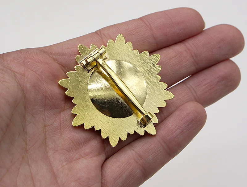 EMD Germany.Eastern People\'s Bravery Decoration 1st Class with Swords in Gold Silver