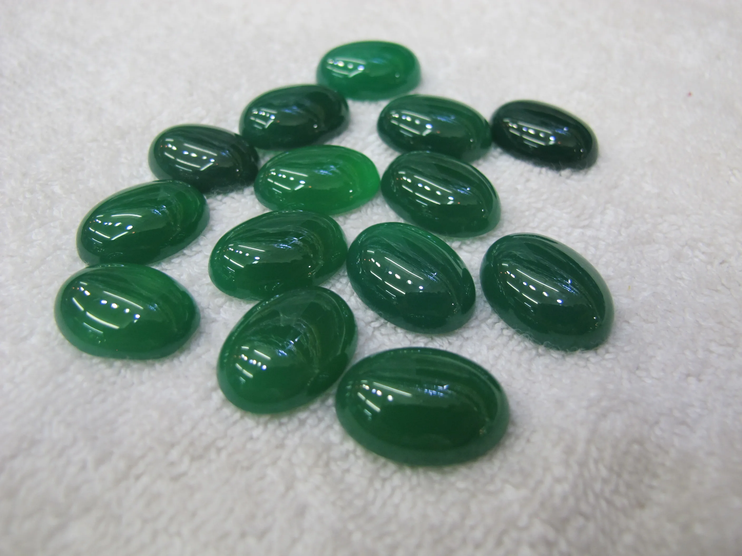 

Wholesale 10pcs/lot Green Agates Carnelian Bead Cabochon 10x14mm Oval stone Jewelry Cabochon bead Ring Face for Jewelry ring