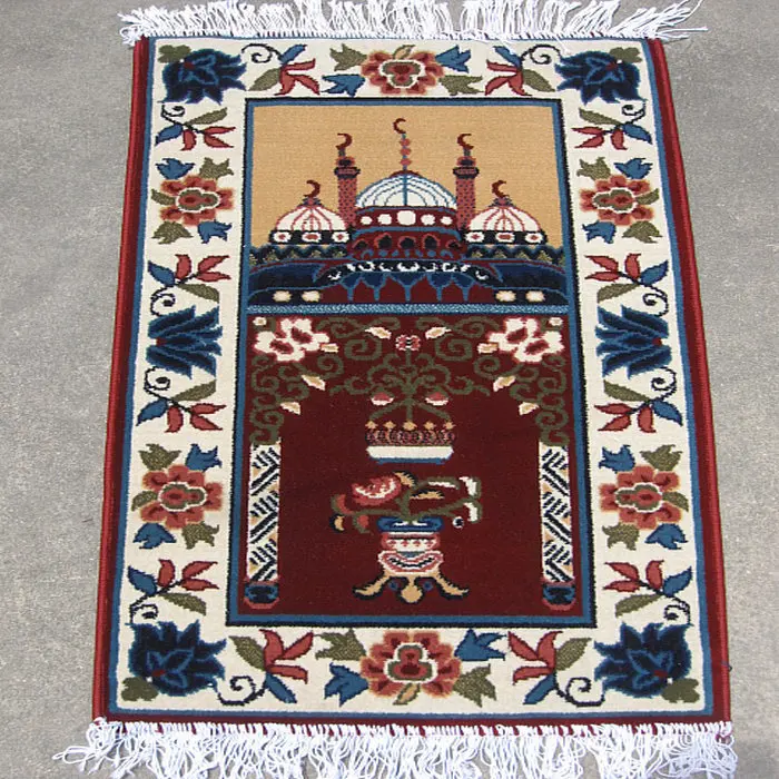 The Muslim worship blanket / mosque is padded with the accessories of the Church of the Muslim.