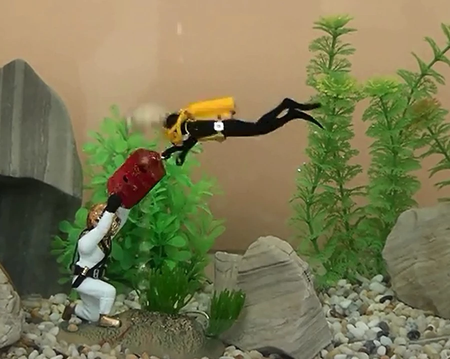 Hot Aquarium Decoration Undersea Tug of War Fish Tank Ornament Decor for Aquarium Tank W76 Great Gif