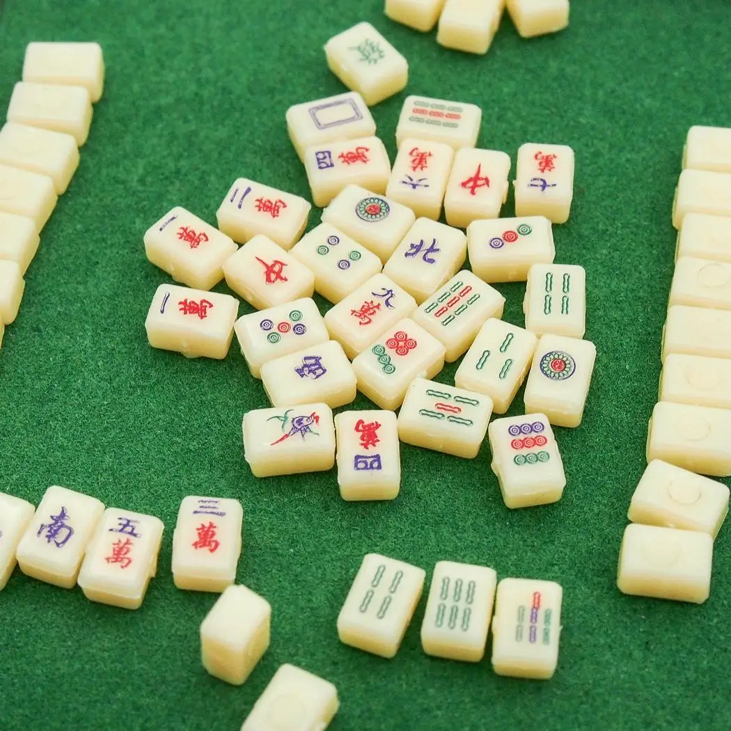 Odoria 1:12 Miniature Chinese Mahjong Travel Game Set Living Room Home Outdoor Garden Dollhouse Accessories Doll House Decor