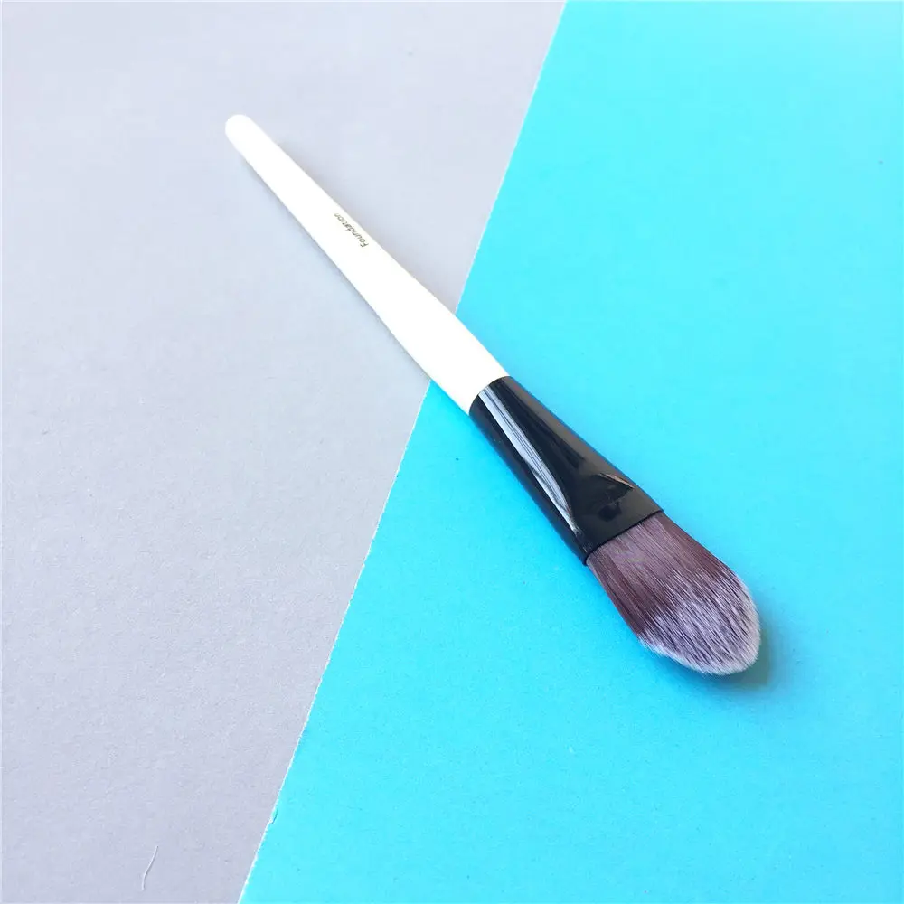 bdbeauty Wood Handle Foundation Brush - Paddle Shaped Flawlessly Finish Liquid Cream Brush - Beauty Makeup Blending Tool