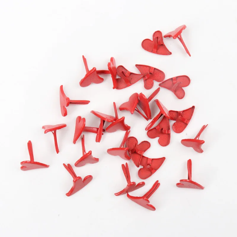 Rosso Bianco Cuore Rivetti di Abbellimento di Scrapbooking di Fissaggio Rivetti Artigianato In Metallo Per Le scarpe Decorazione 50 pz