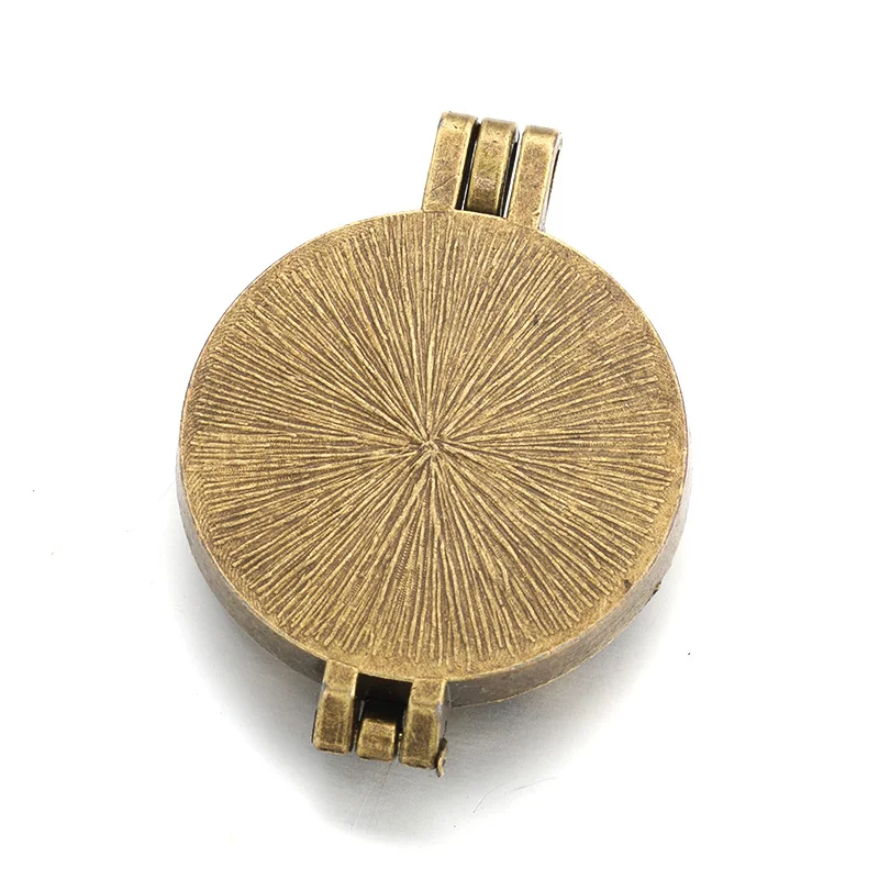 New Aroma Kaleidoscope Retro Necklace Antique Locket Pendant Magnetic Perfume Essential Oil Diffuser Locket Aromatherapy Jewelry