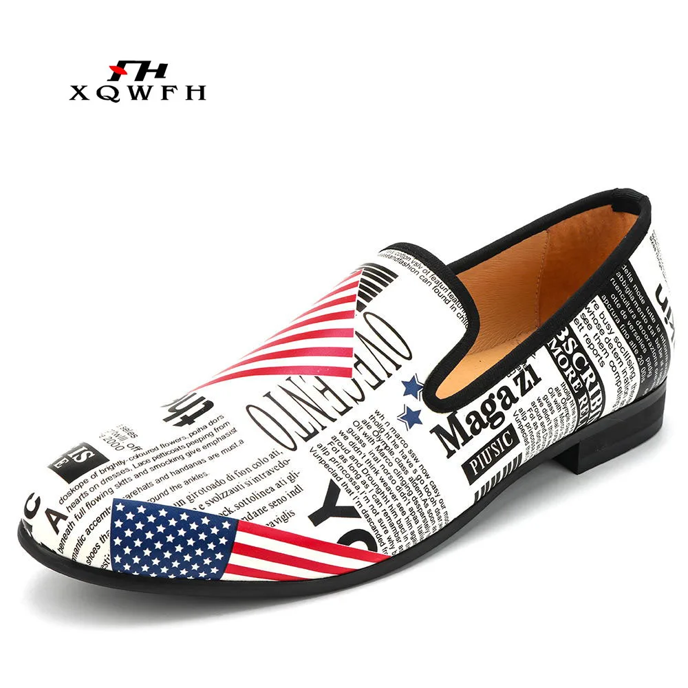 XQWFH Fashion English Letters Printed Casual Shoes for Men Mixed Colors Leather Loafers Ballroom Dance Shoes Smoking Slippers