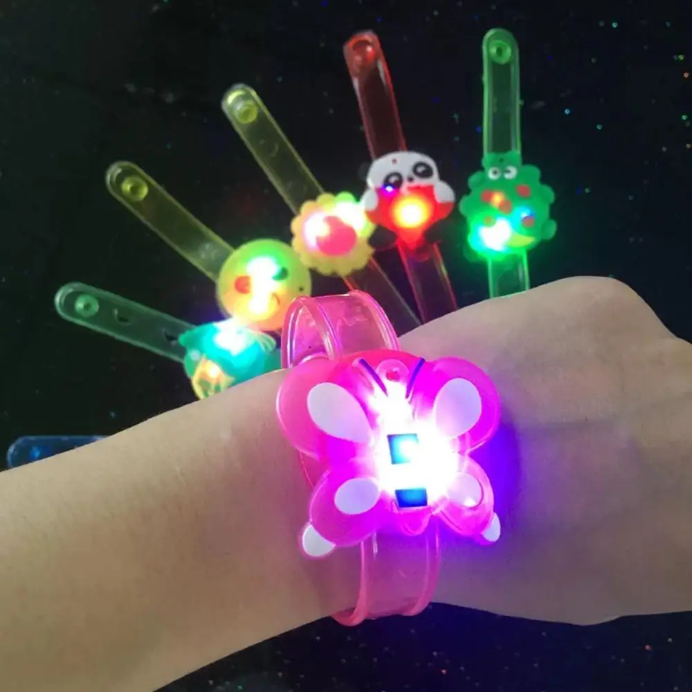 Flash Led Verlichting Kinderen Kids Armband Wrist Band Verjaardagscadeau Partij Decoratie Cartoon Flash Lichtgevende Horloge