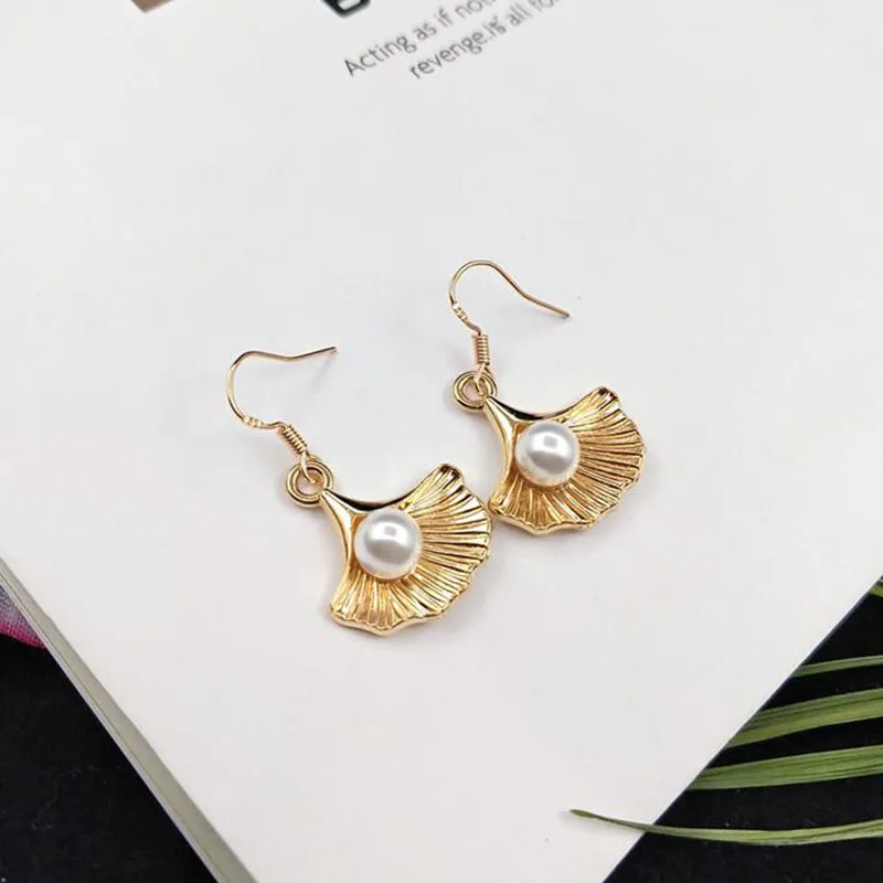 Korea Style Rhinestone Simulated Pearl Shell Shape Clip on Earrings No Pierced for Girl Party Fashion Drop Pierced Earrings 2018