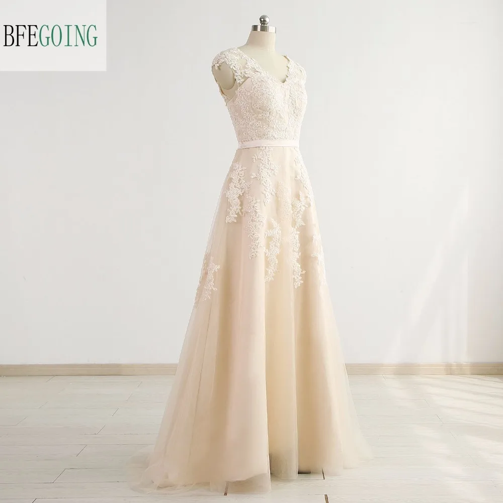 Robe de Mariée Trapèze en Tulle Champagne, Longueur au Sol, Balayage/Traîne en Brosse, Col en V, Photos Réelles/Originales, Sur Mesure