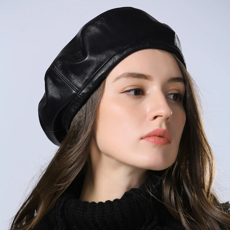 女性のための本革の黒のビーニー帽子、シンプルな英国スタイル、女性のberet、ジャズ画家、55-58 cm、限定、冬、2024