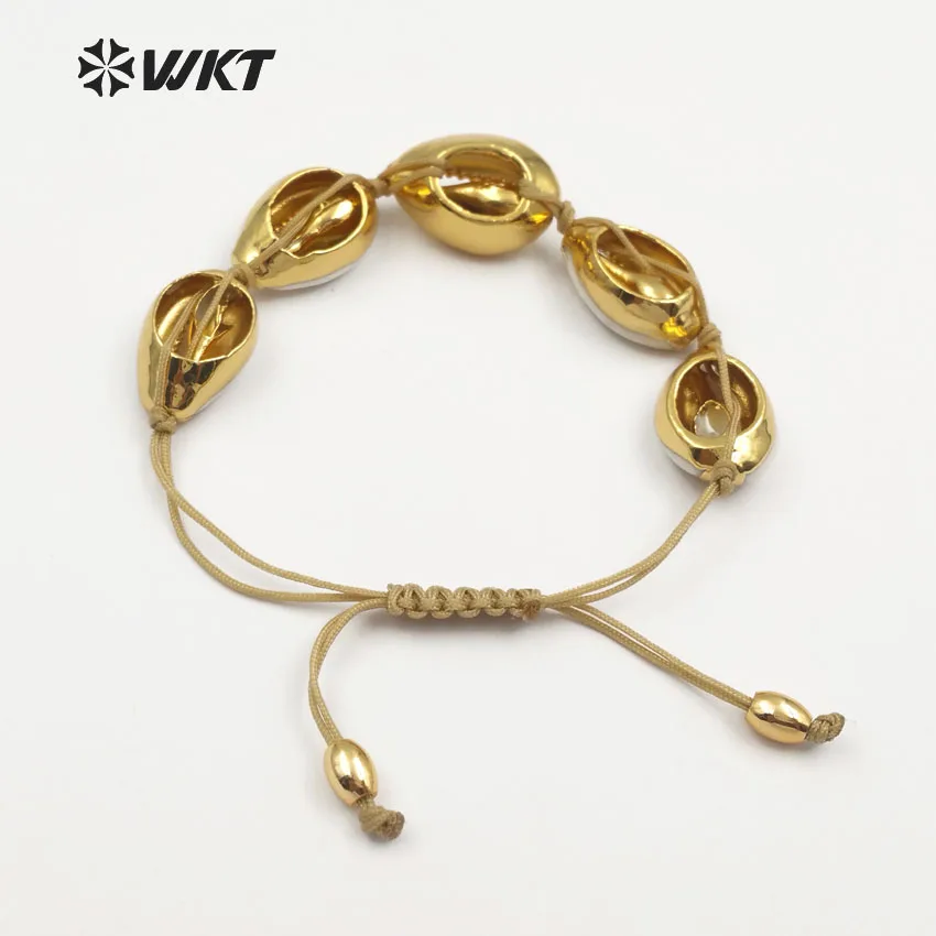 WT-B433 WKT Wholesale Sea Side Jewelry White Cowrie Shells Bracelet With One Full Metallic Shell In Boho Style girl jewelry gift