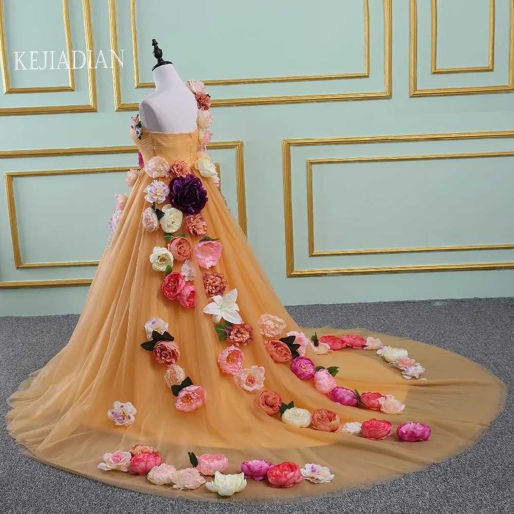 Robe de mariée élégante, encolure en cœur, avec plis, traine, chapelle, fleurs 3D faites à la main, Tulle, Champagne