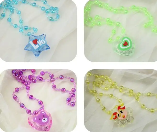 LED Light Up Cartoon Pendants Necklace Xmas Kids Adults Party Favor Creative Luminous Glow Necklaces Acrylic Lanyard presents