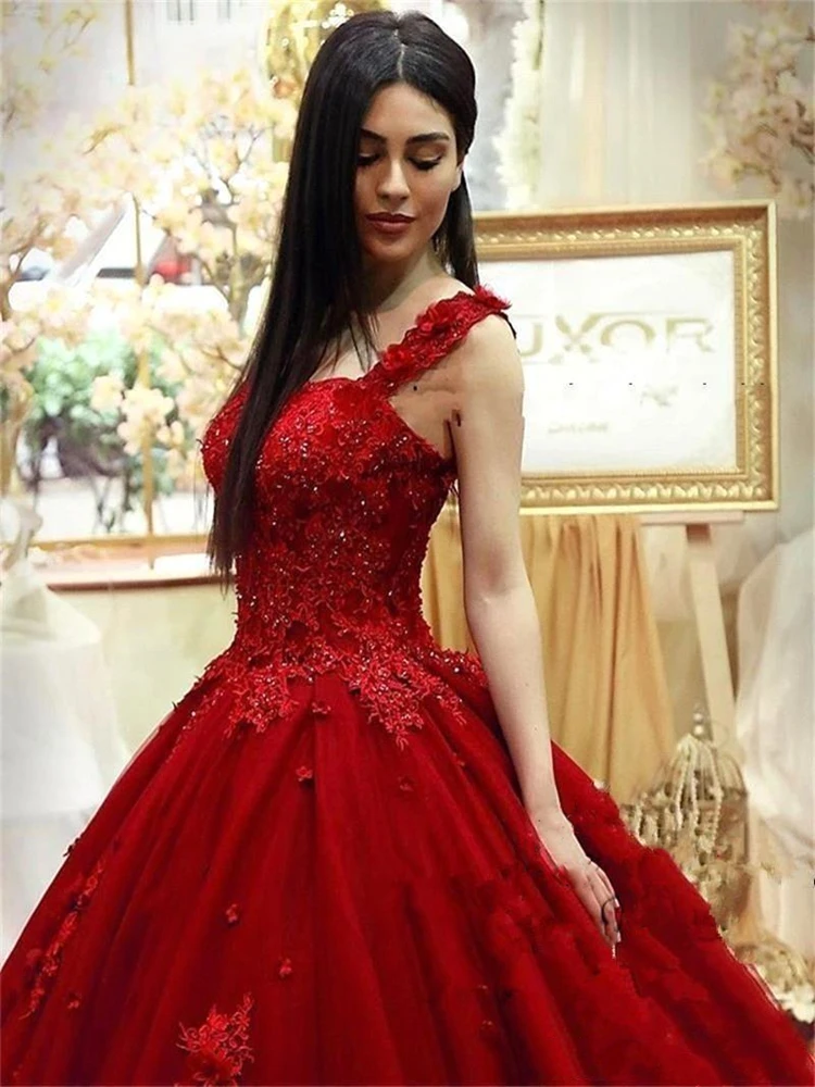 Vestido de bola de encaje rojo Quinceañera vestidos 2020 cuello redondo tul 3D Apliques de encaje con cuentas de barrido fiesta princesa vestidos de graduación