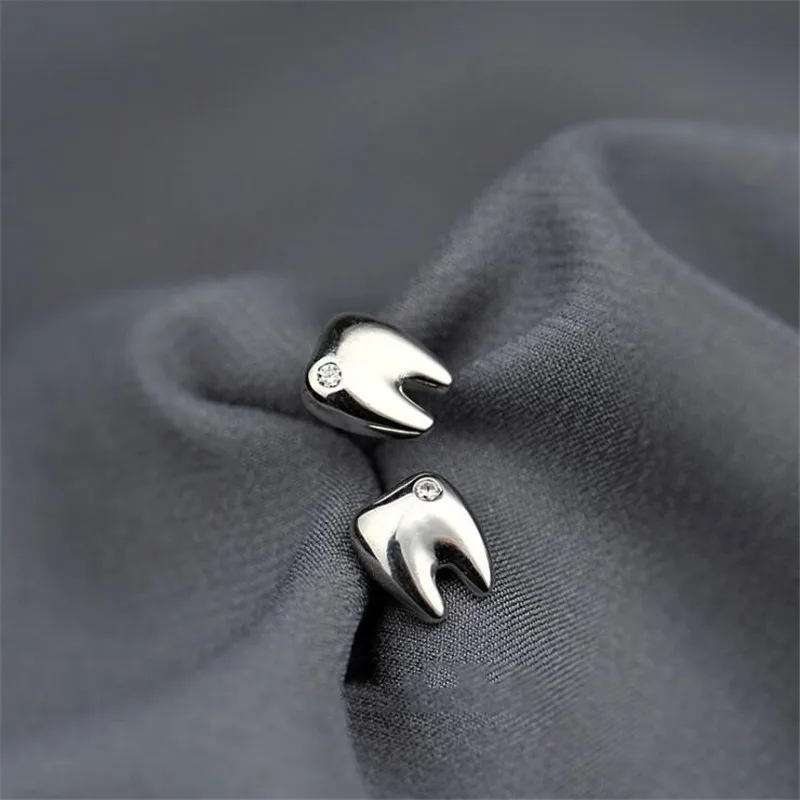 New Fashion Creative Shiny Tooth Personality 925 Sterling Silver Jewelry Not Allergic Crystal Popular Stud Earrings E073